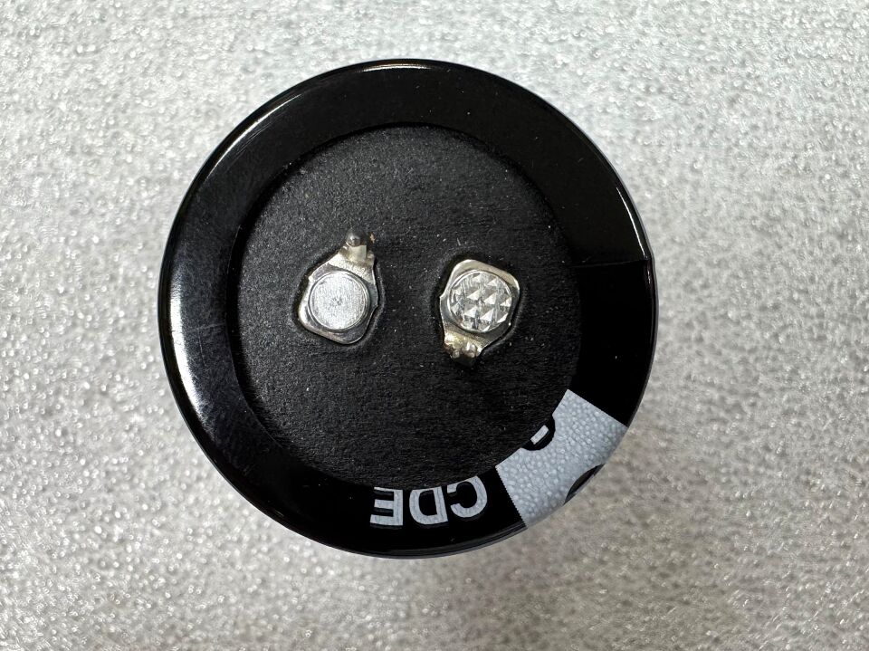 560UF 400V