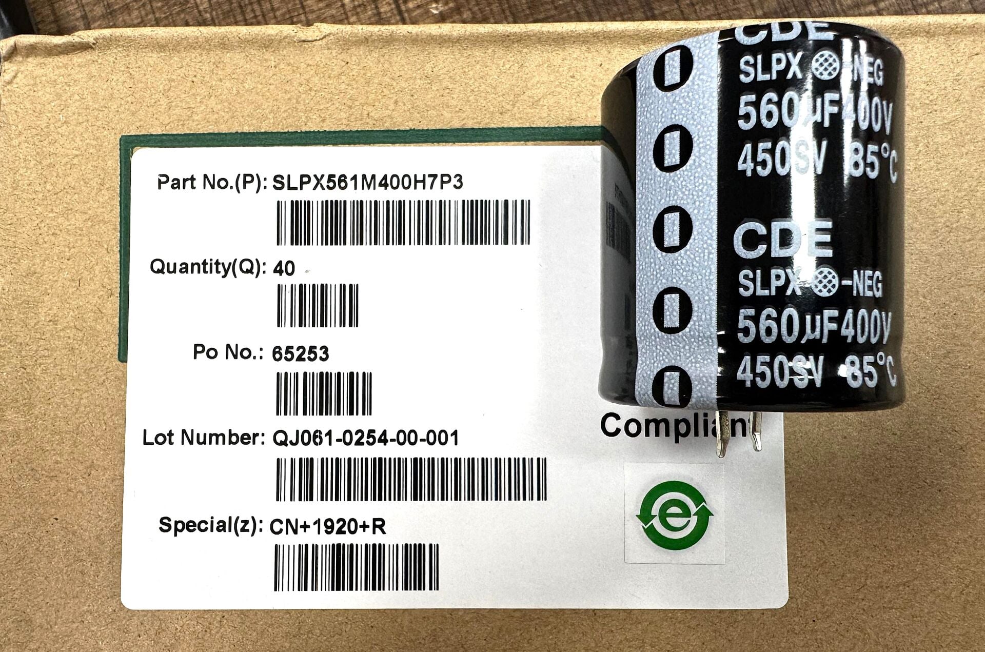 560UF 400V