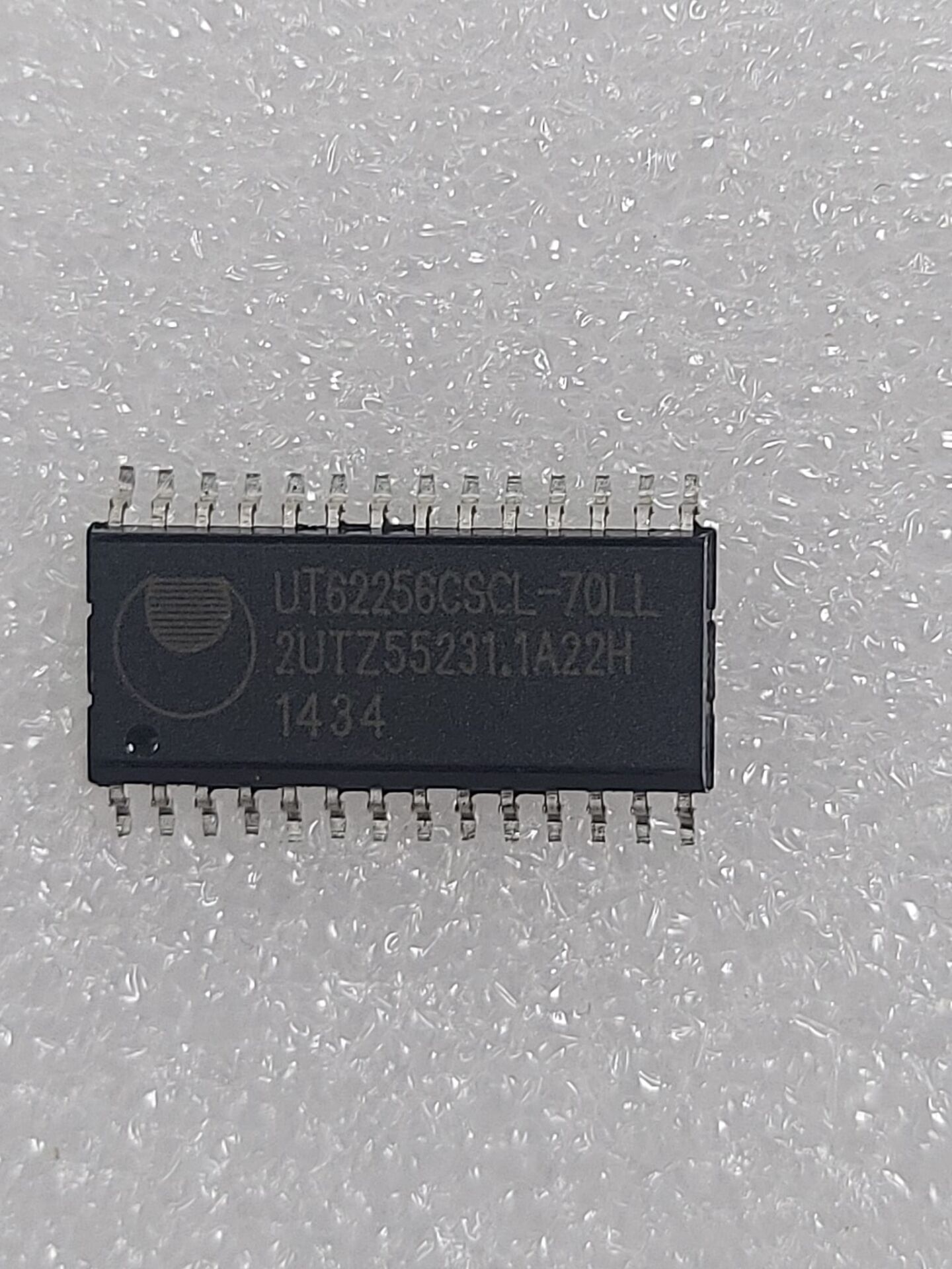 UT62256CSCL-70LL