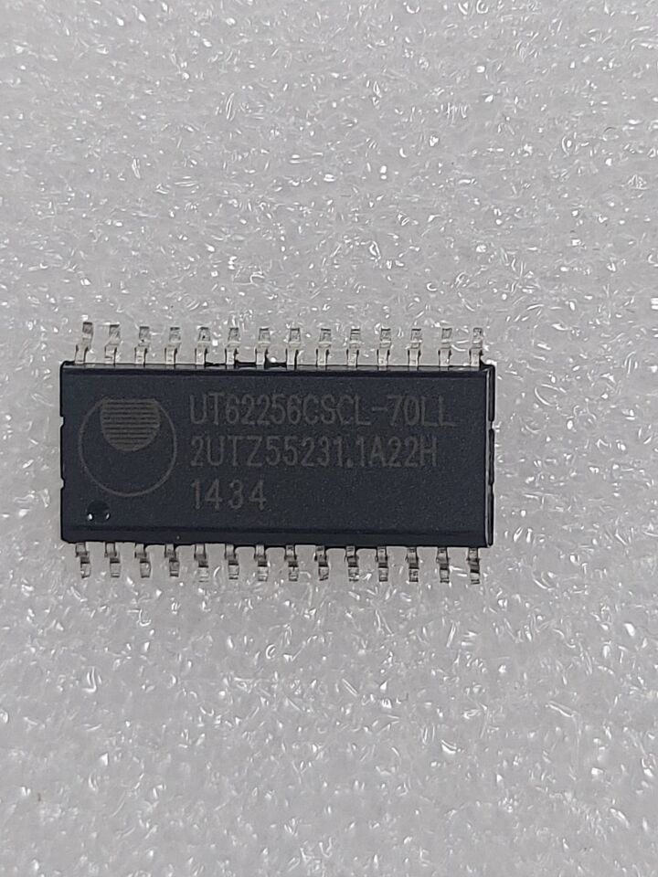 UT62256CSCL-70LL