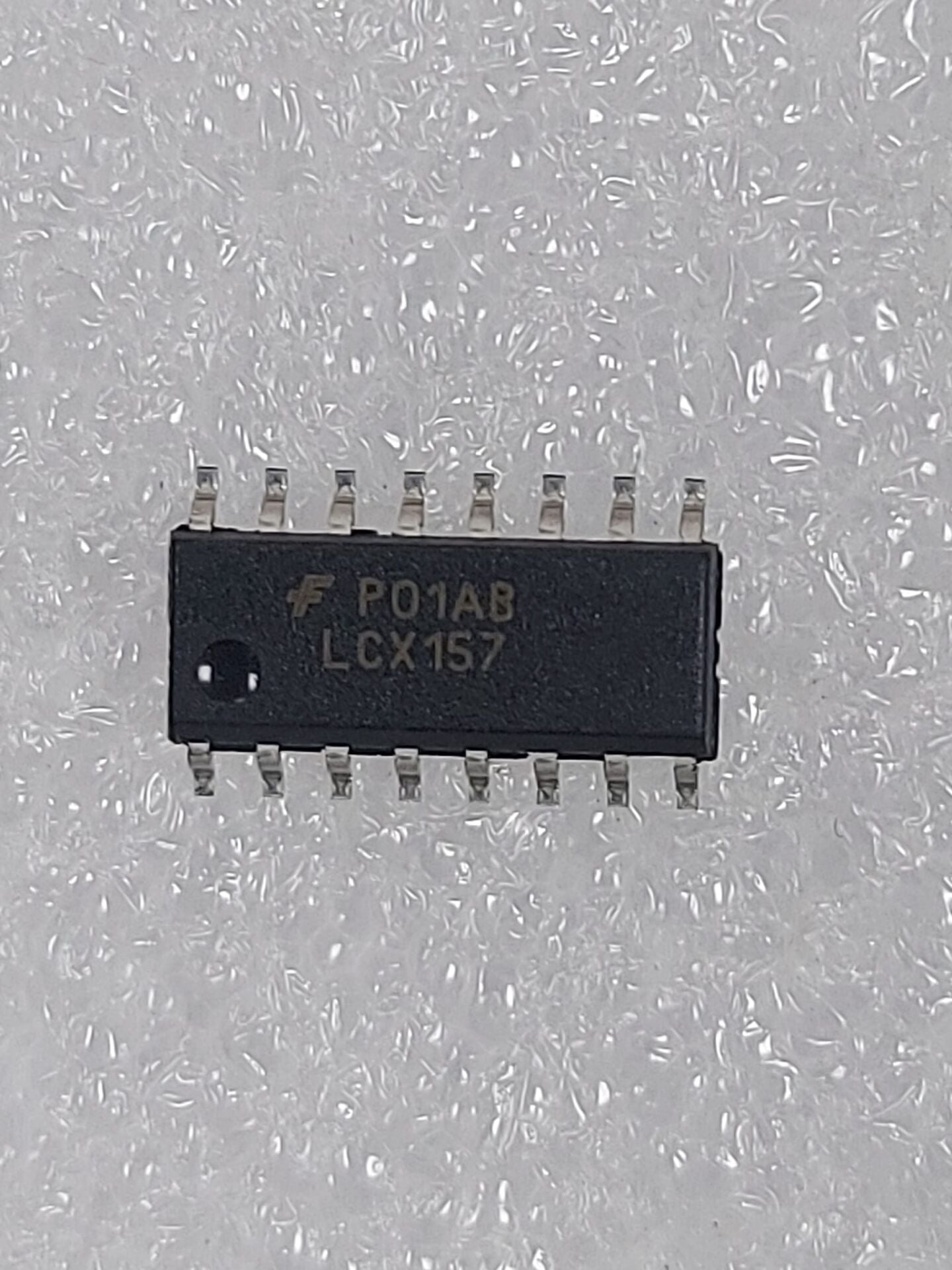 74LCX157 SOIC-16 SMD (LCX157)