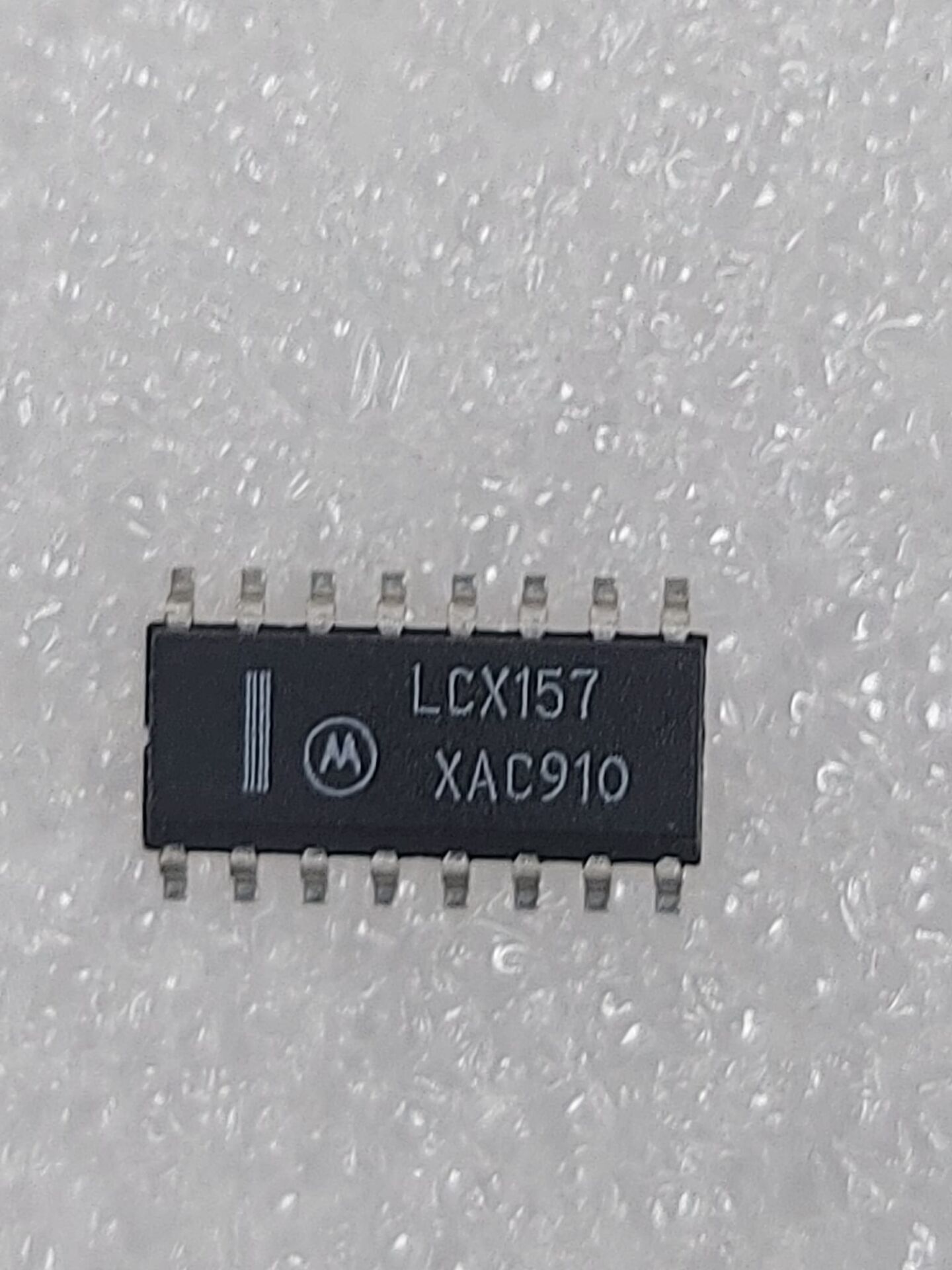 74LCX157 SOIC-16 SMD (LCX157)