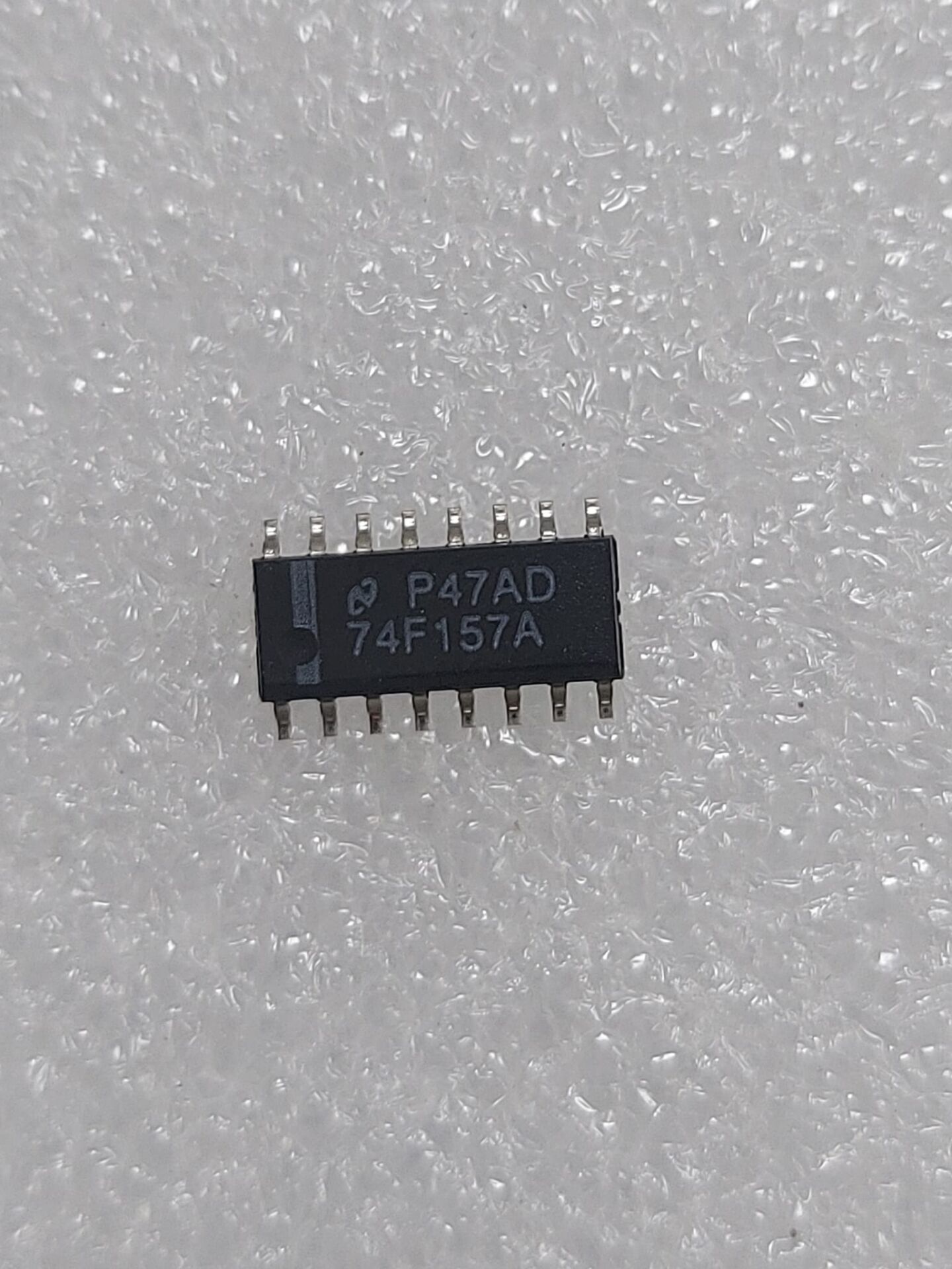 74F157A SOIC-16 SMD