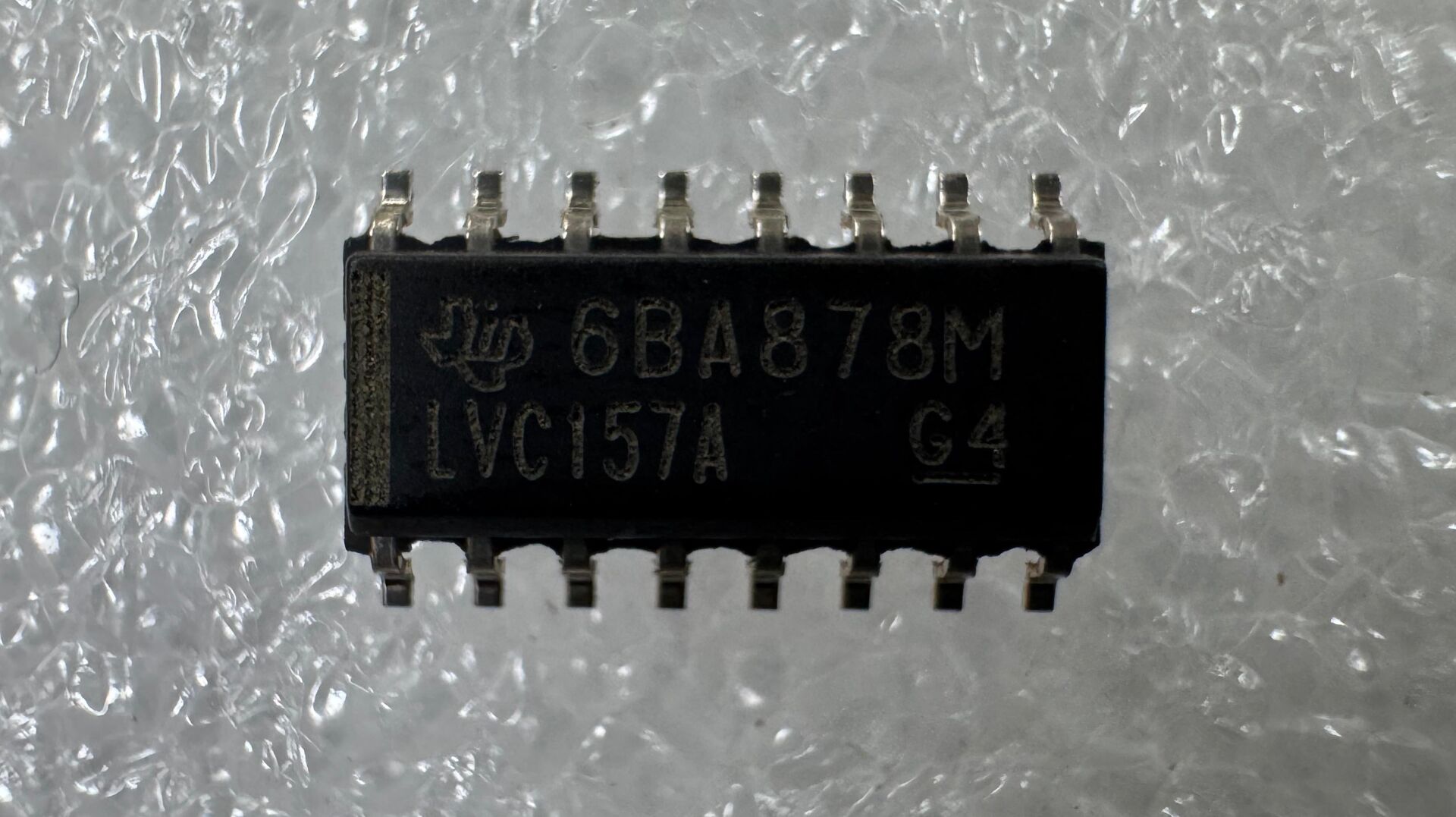 74LVC157A  SOIC-16 SMD