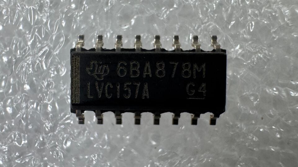 74LVC157A  SOIC-16 SMD