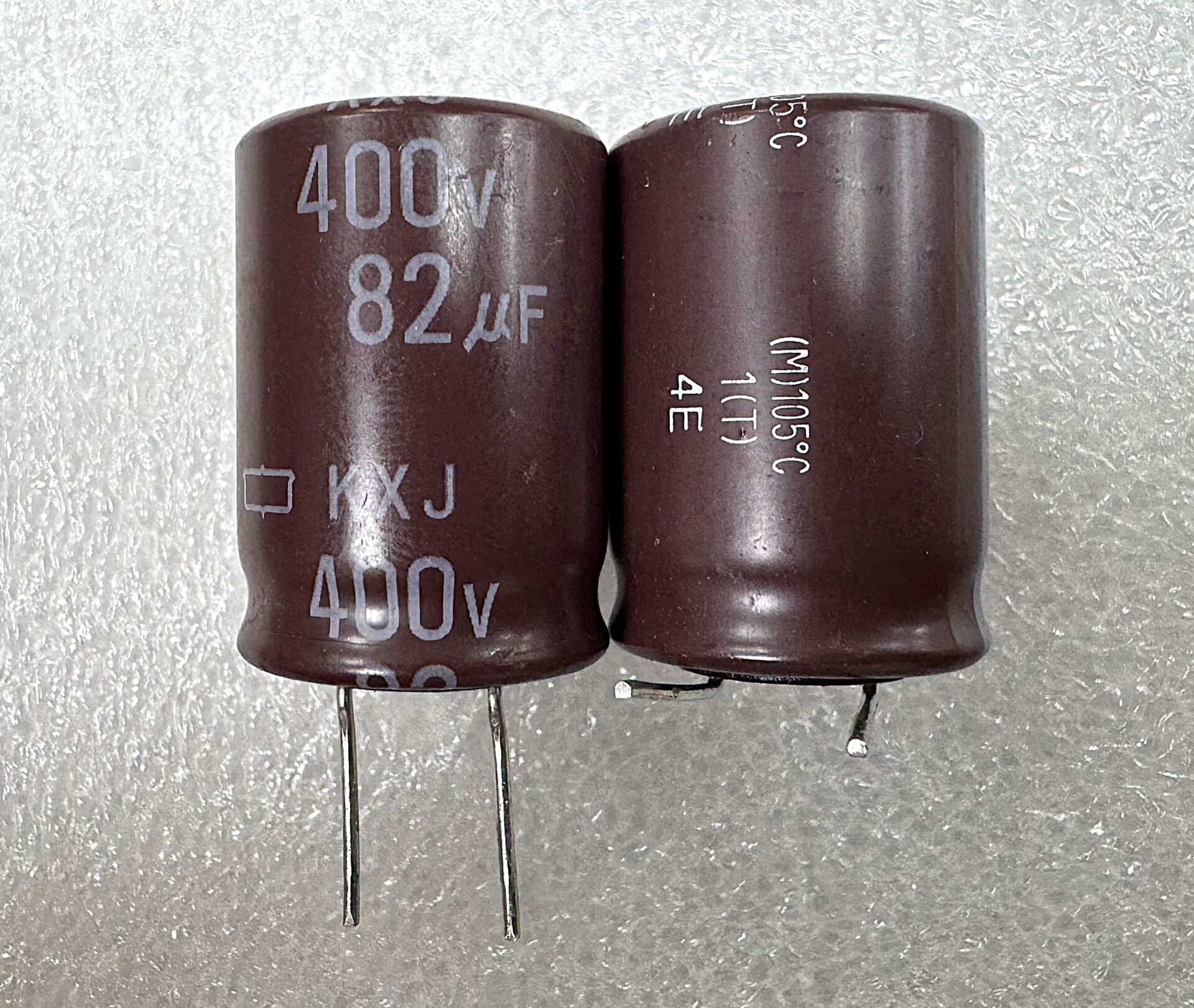 82UF 400V