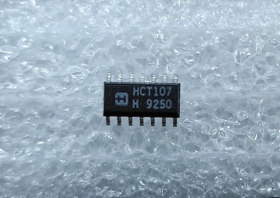 74HCT107