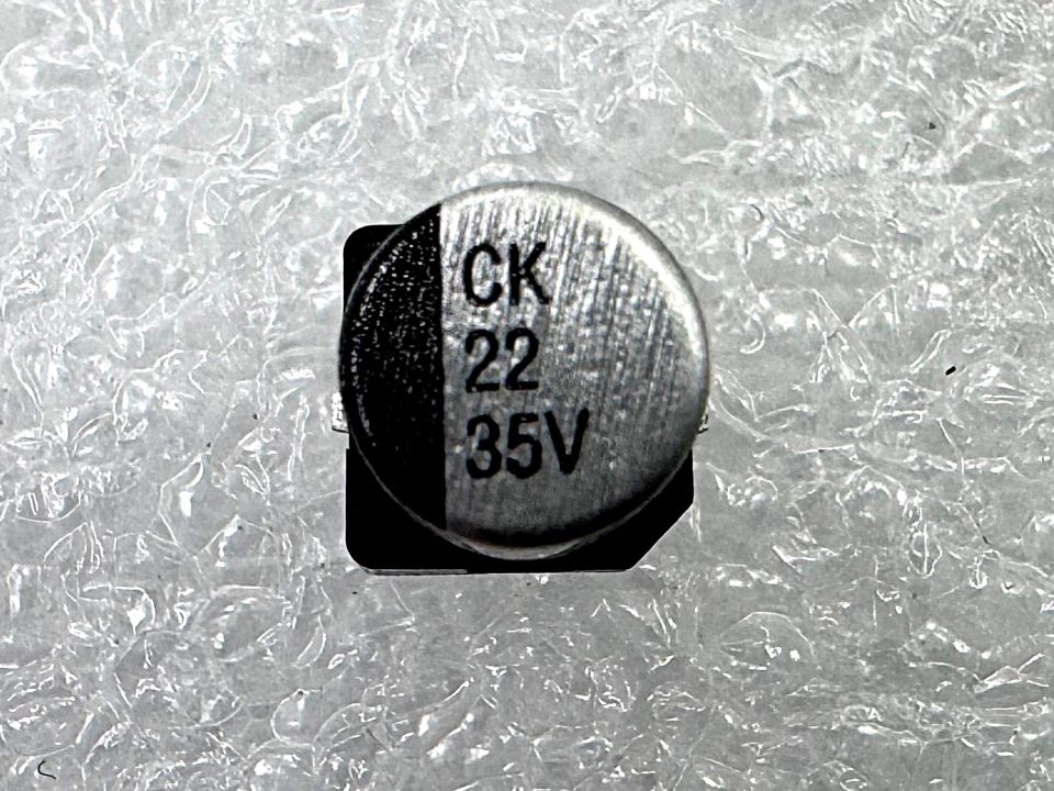 22UF 35V SMD  ( 5x5,4 )