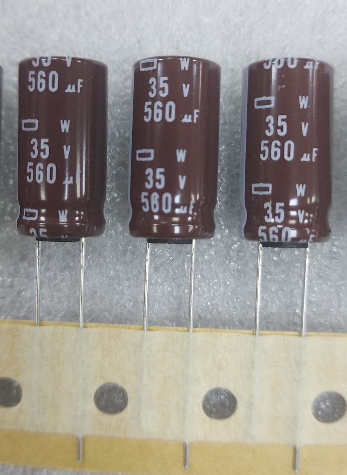 560UF 35V