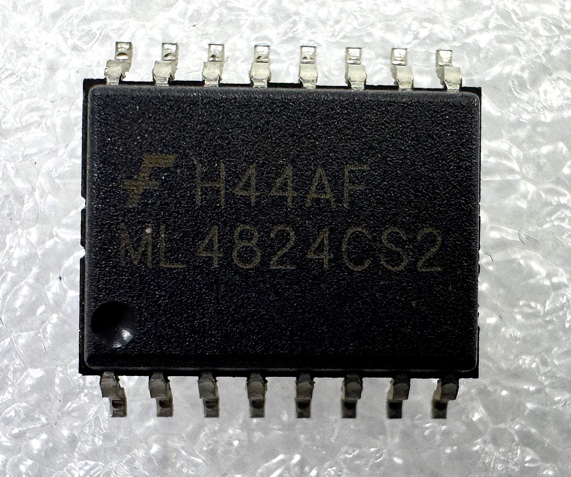 ML4824CS2 SMD