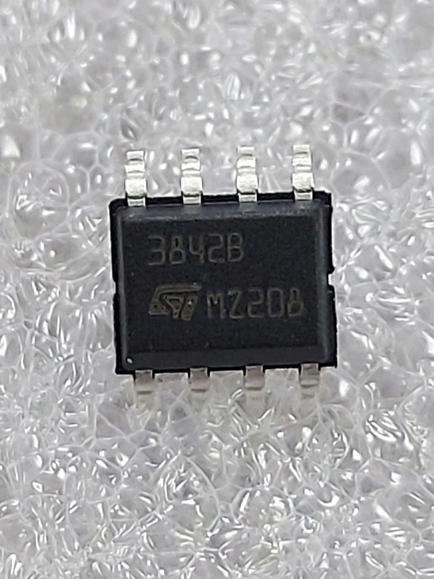 UC3842B  SMD SOIC-8