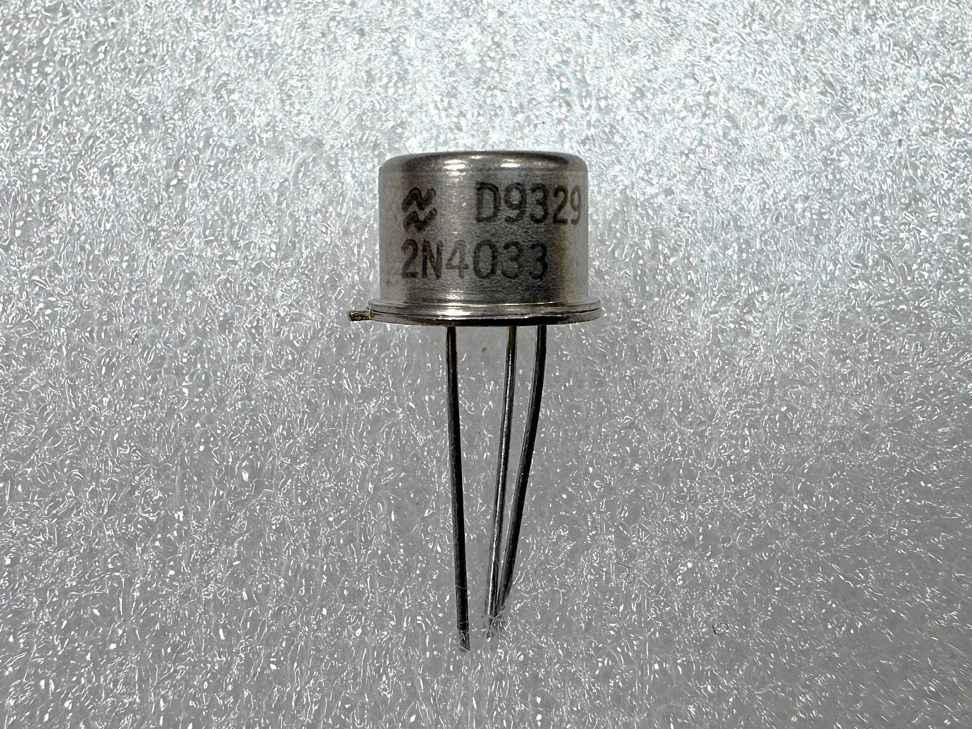 2N4033