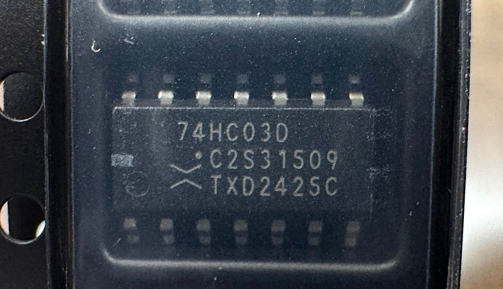 74HC03D