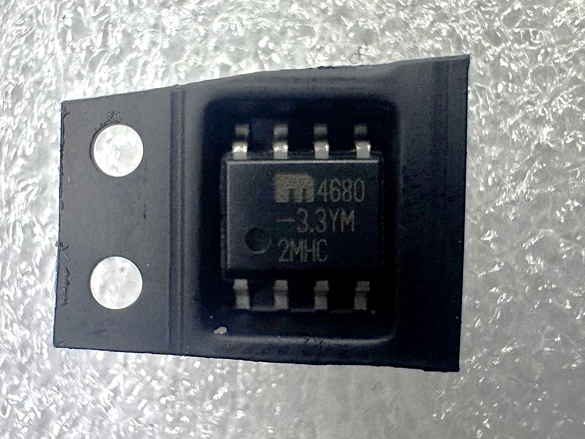 MIC4680-3.3YM SMD