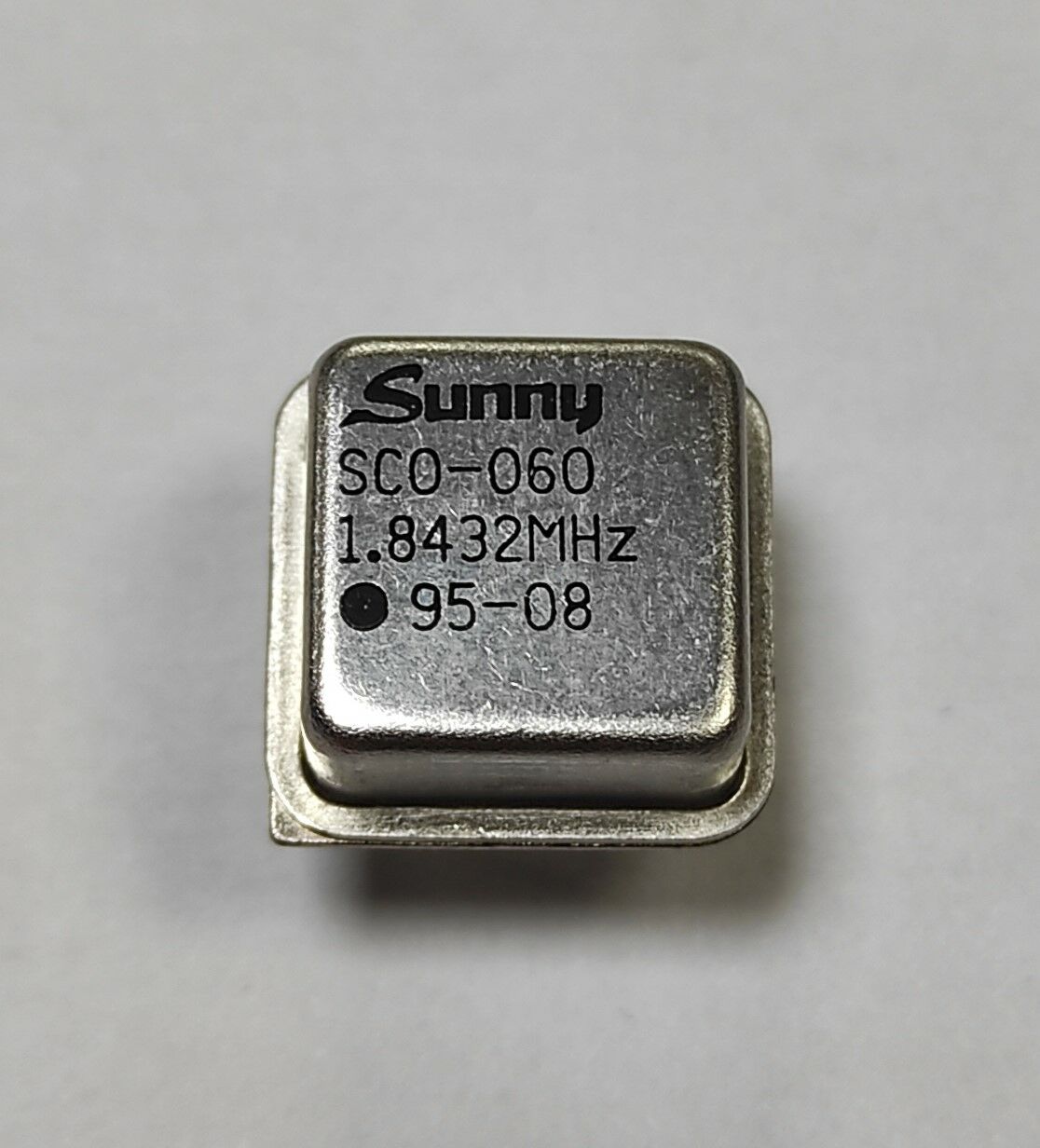 1.8432 MHZ Kristal