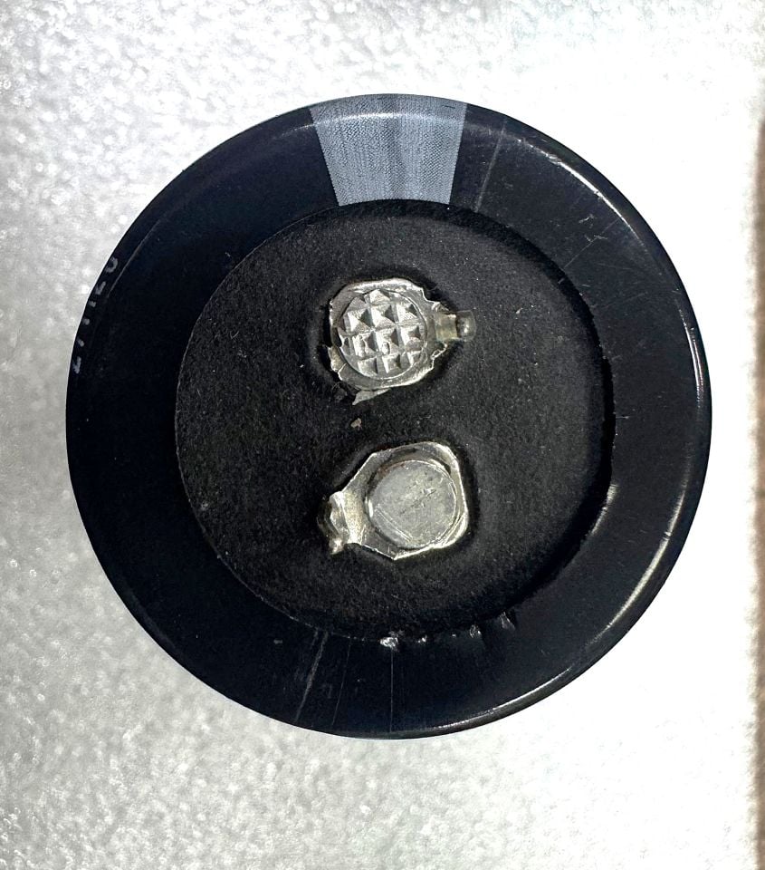 560UF 400V