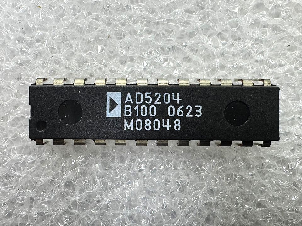 AD5204B100