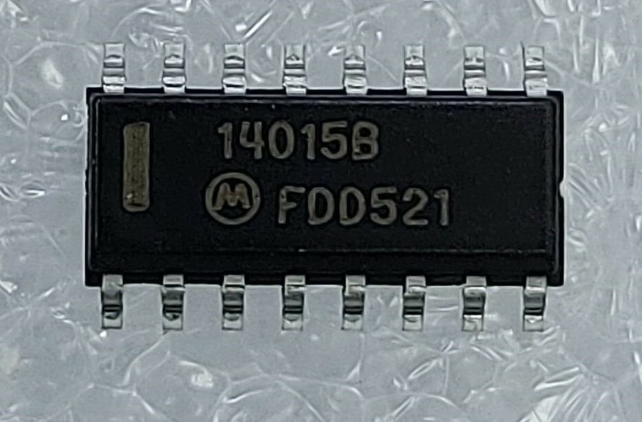 CD4015 (MC14015B