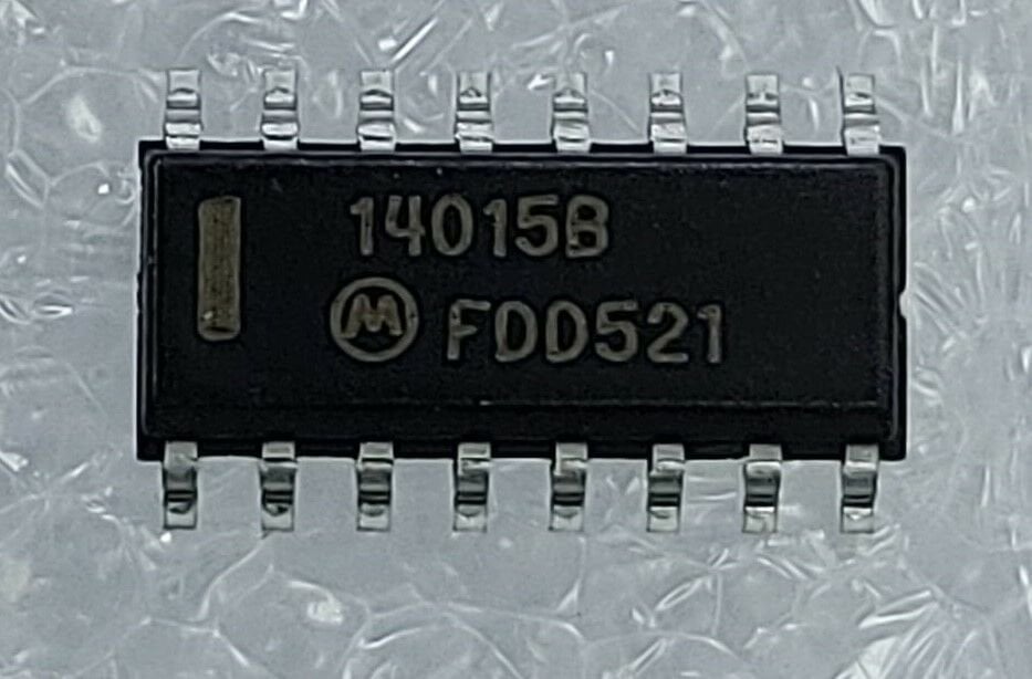 CD4015 (MC14015B