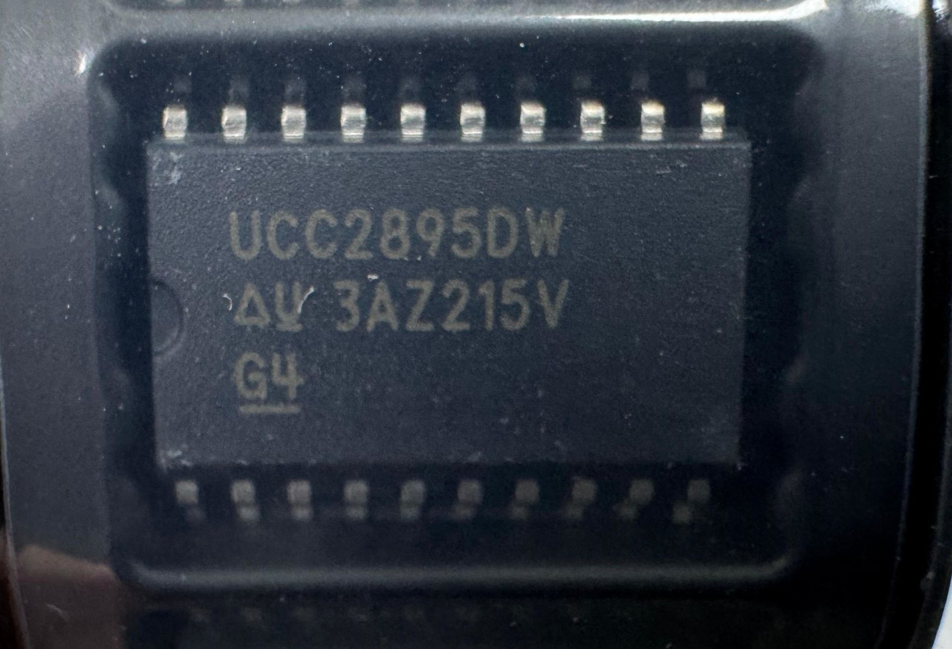 UCC2895DW