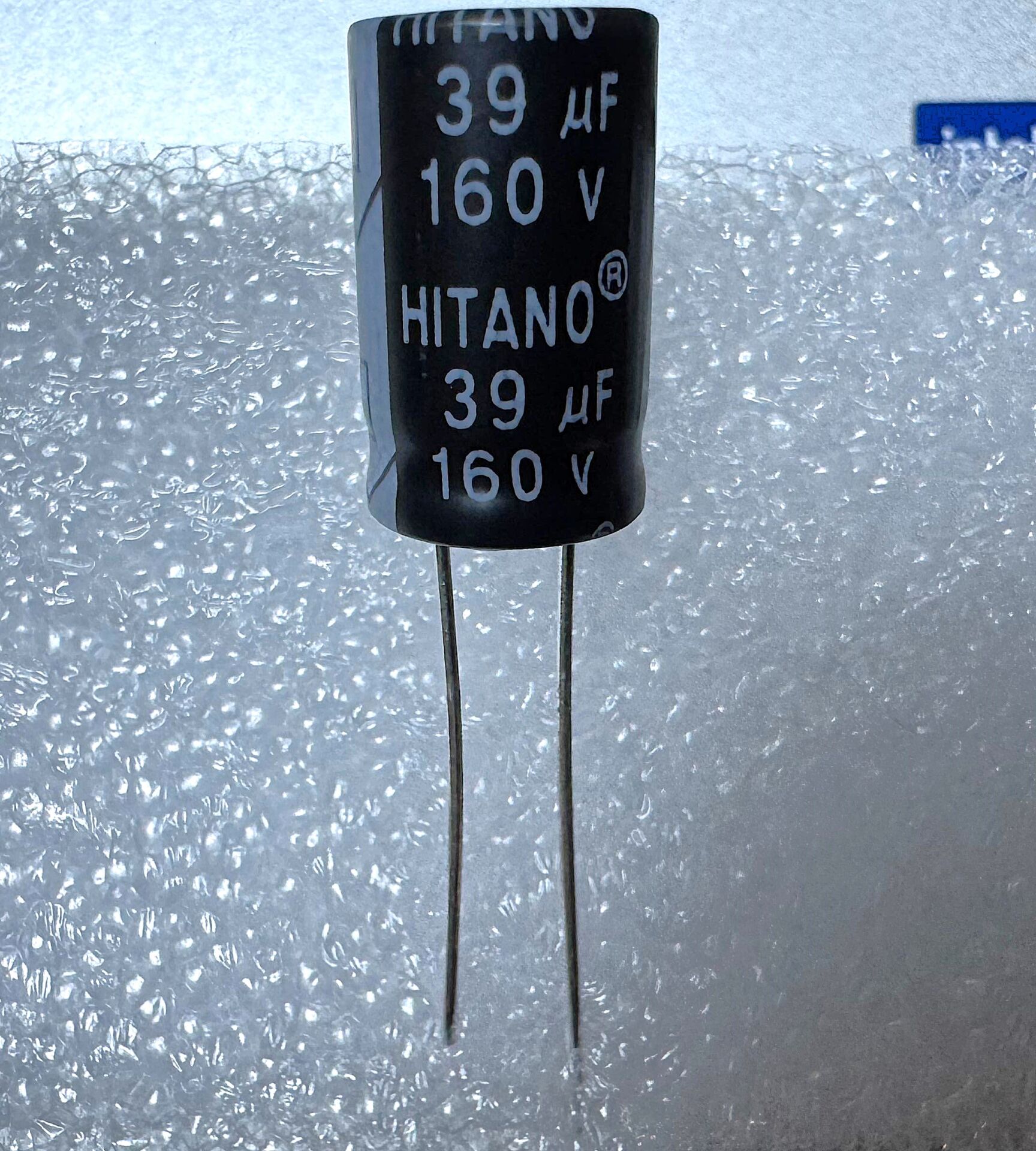 39UF 160V